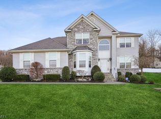 1 Dogwood Ct, Cedar Grove, NJ 07009