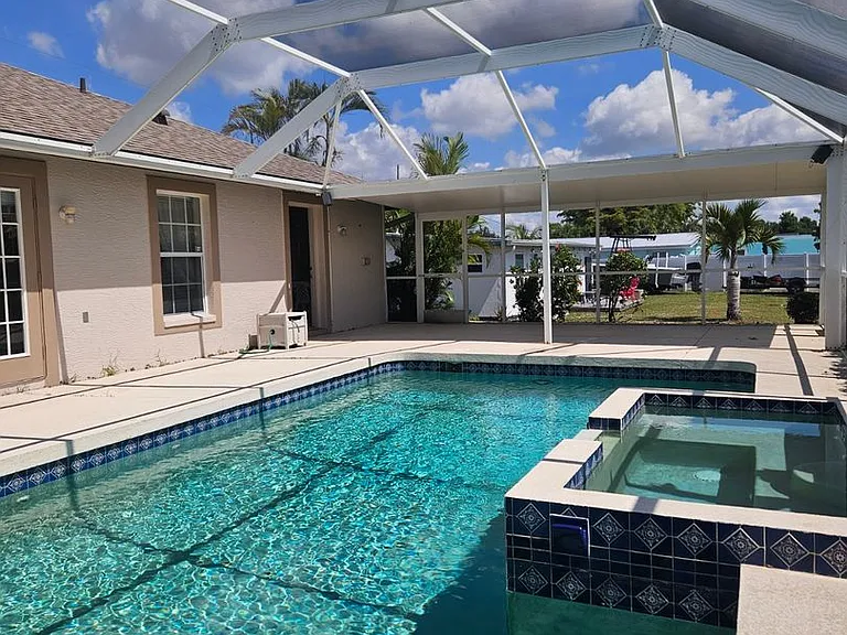 511 Palmetto Dr NE — Photo 32