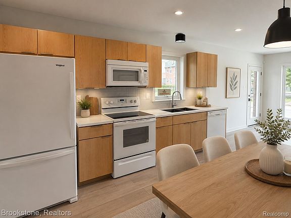 4th image of 112 Mount Vernon St #6