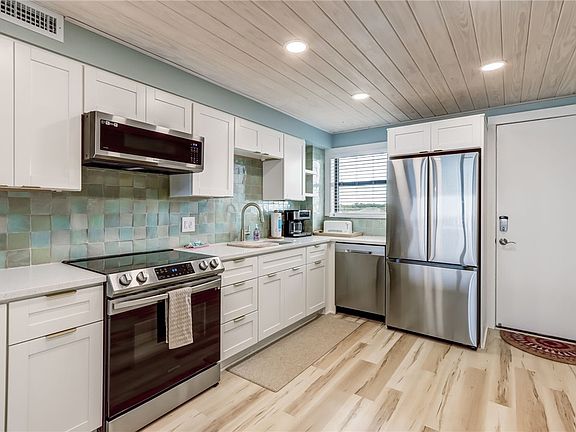 4th image of 3240 S Fletcher Ave APT 442