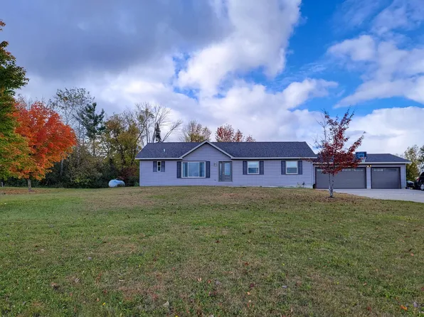 E6760 Mountain Lake Rd, Manawa, WI 54949