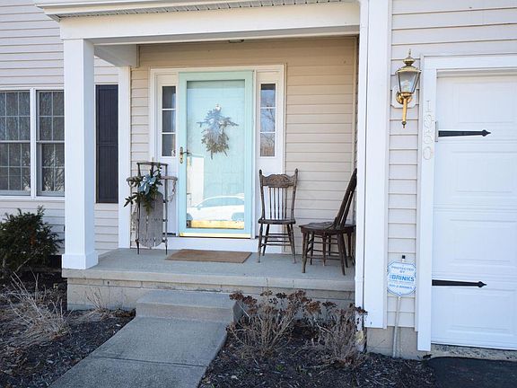 2nd image of 1050 Oxford Dr N