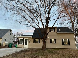 6 Azalea Ln, Levittown, PA 19055