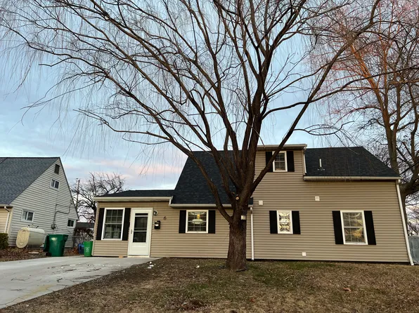 6 Azalea Ln, Levittown, PA 19055