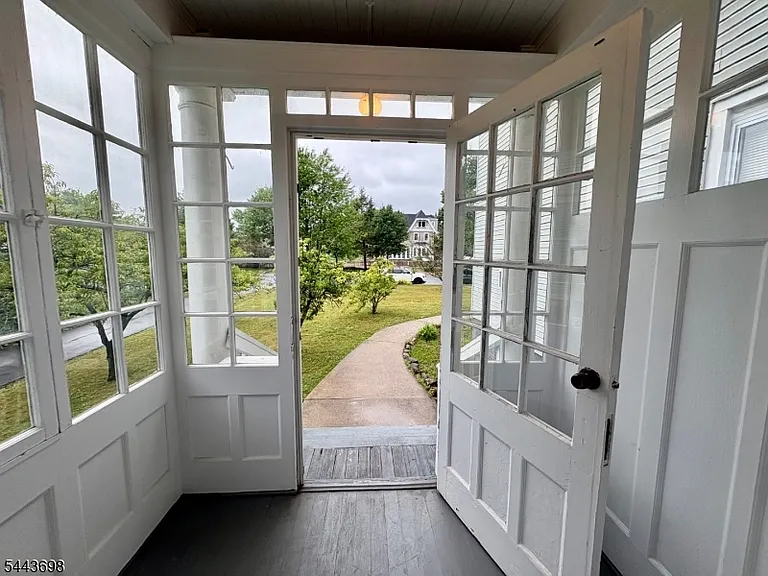 9 Franklin Pl — Photo 7