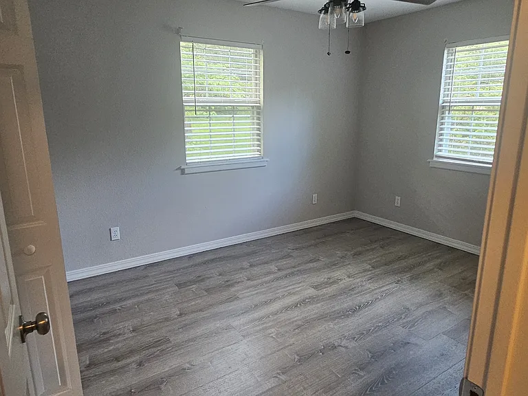 15 Woodsdale Dr #3 — Photo 16