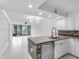 12 Royal Palm Way, Boca Raton, FL
