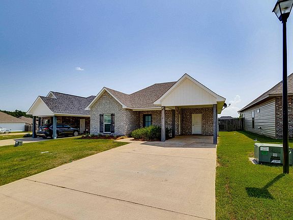 3rd image of 203 Yellow Pine Dr