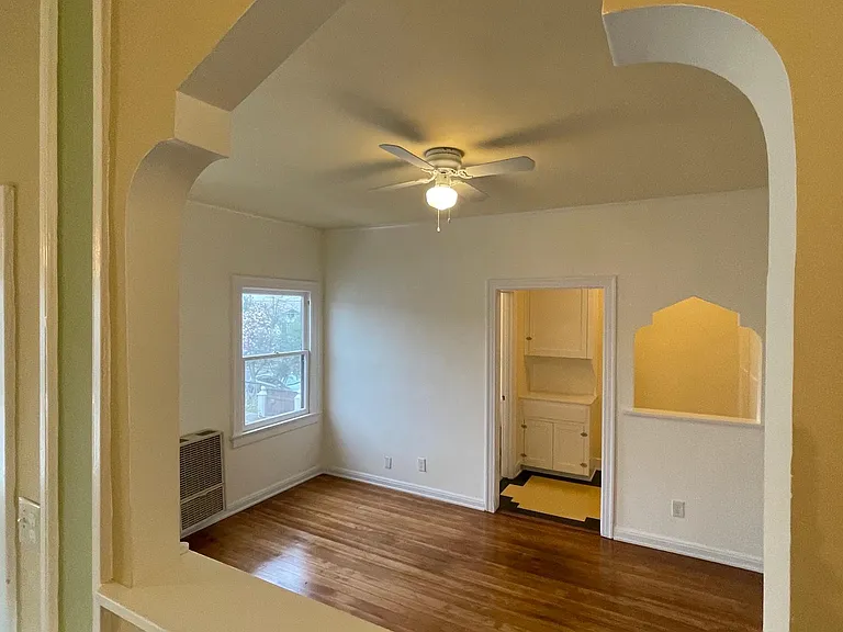 1129 N Hoover St #203 — Photo 15