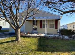 4 Lyford Ct, Toms River, NJ 08757