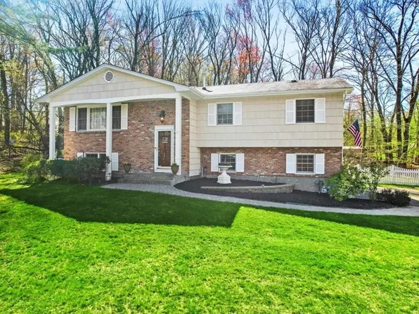 10 Trap Rock Circle, New City, NY 10956