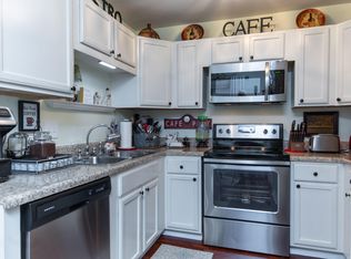 6230 April Pine Cir APT B, North Charleston, SC 29406