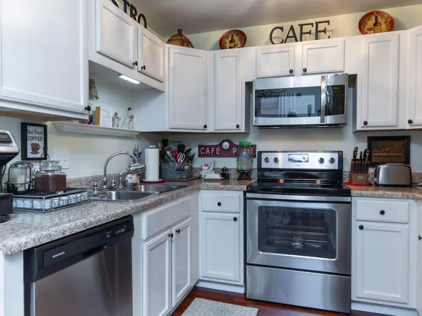 6230 April Pine Cir APT B, North Charleston, SC 29406
