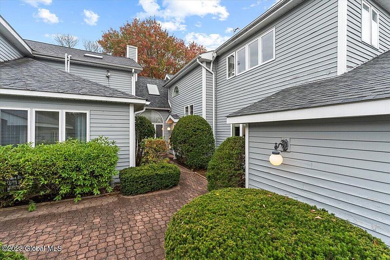 3rd image of 22 Westwood Drive