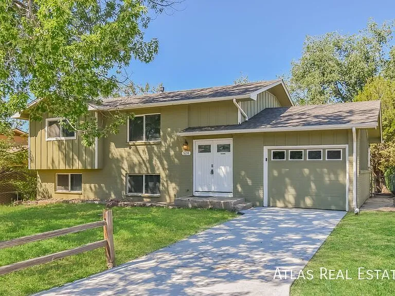 524 Rowe Ln — Photo 1