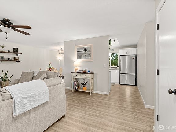 5th image of 835 SW 21st Street