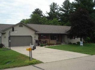 113 Country Club Dr, Clintonville, WI 54929