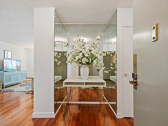 3rd image of 501 Slaters Ln APT 603