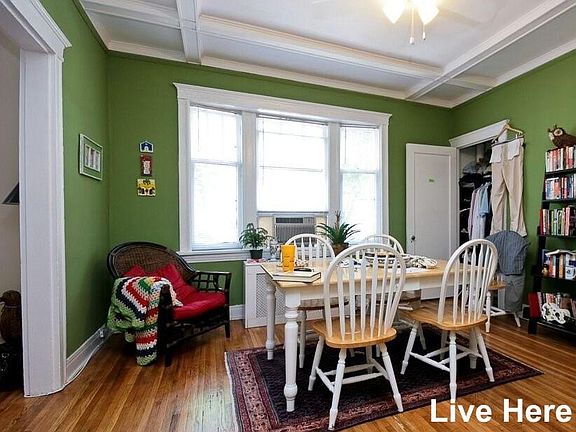 2nd image of 553 W Wellington Ave APT 2N