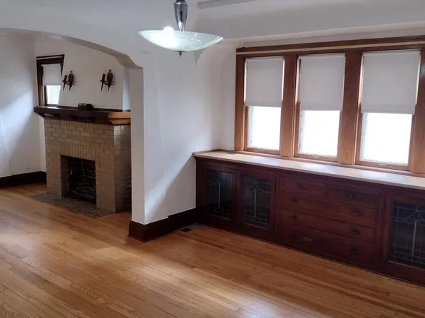 3441 South 10th STREET, Milwaukee, WI 53215