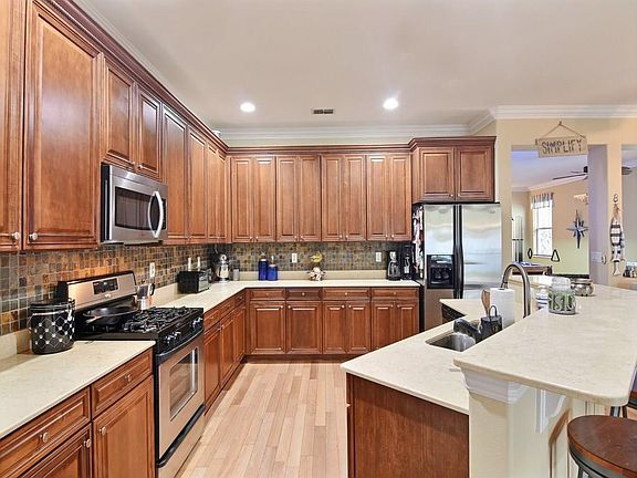 4th image of 1849 Pointe West Way