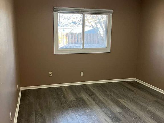 4th image of 2025 NW Hickory Ln #4