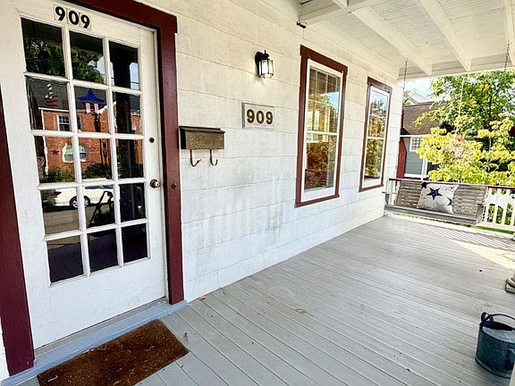 4th image of 909 N Ivy St