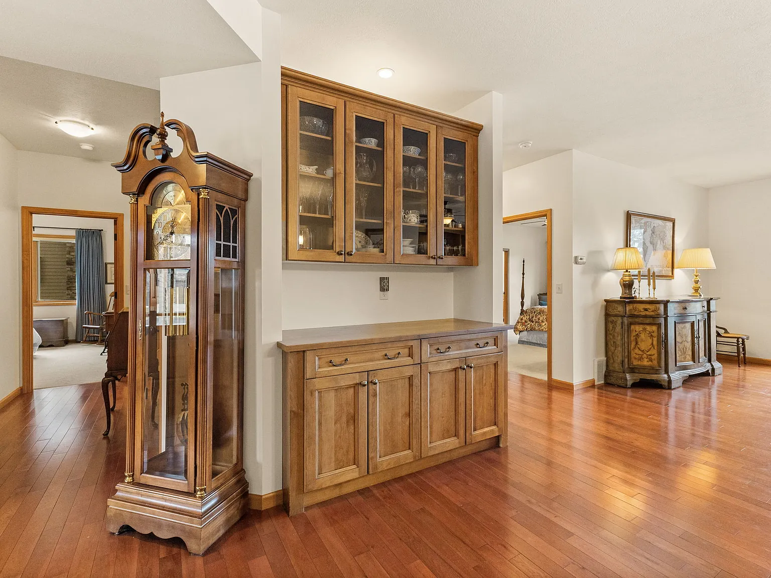 3 bed, 1975 sqft, $3,500 — Photo 3
