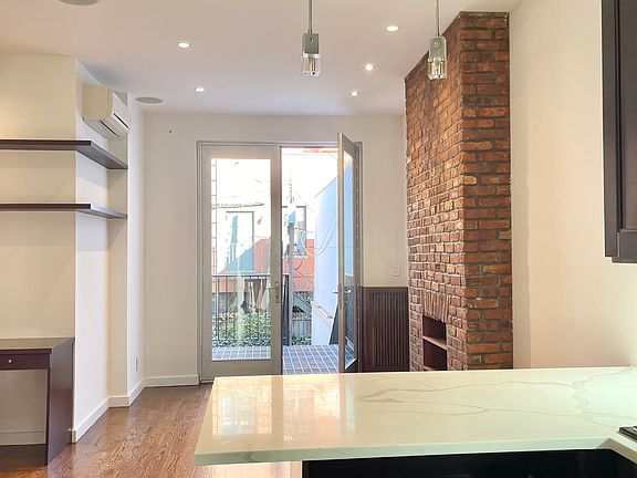 4th image of 890 Lorimer St APT 1R