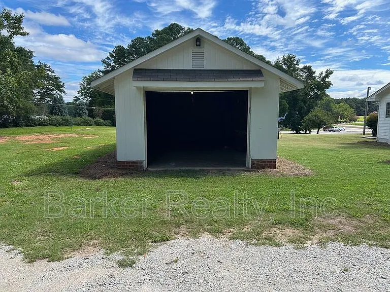 5726 Fayetteville Rd — Photo 9