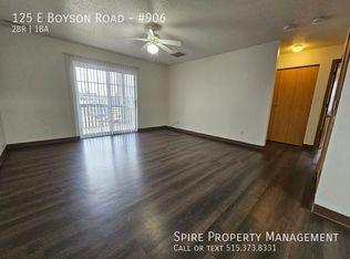 125 E Boyson Rd APT 906, Hiawatha, IA 52233