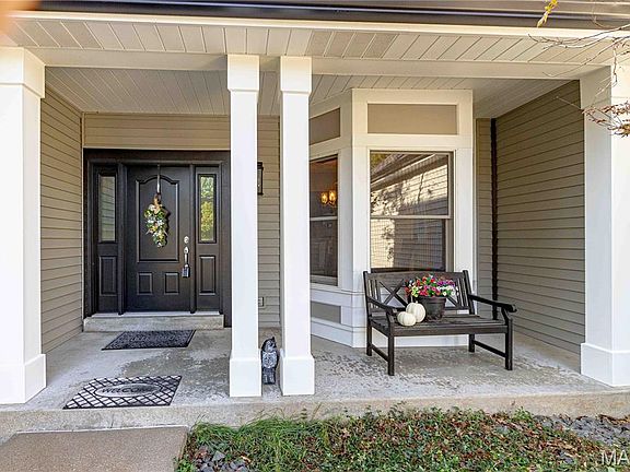 3rd image of 105 Creek View Pl