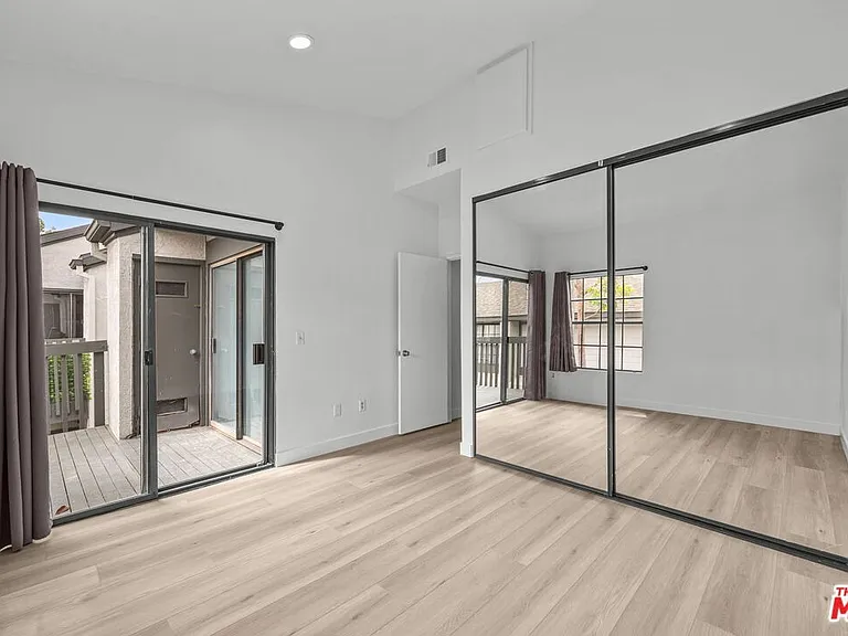 2522 W Macarthur Blvd #D — Photo 9