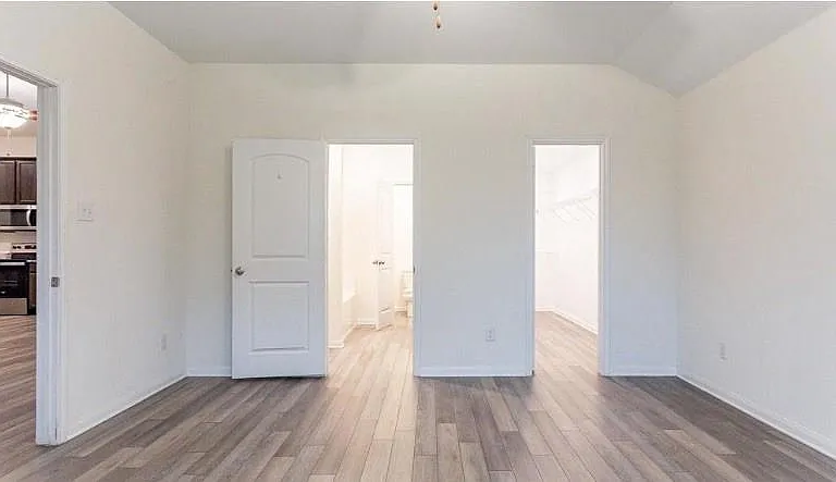 1331 Treeta Trl — Photo 9