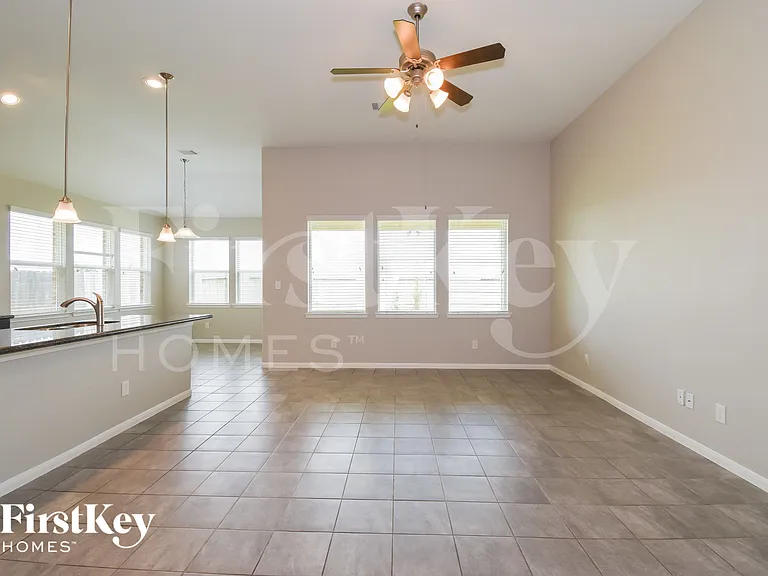 8423 Montego Bay Dr — Photo 2