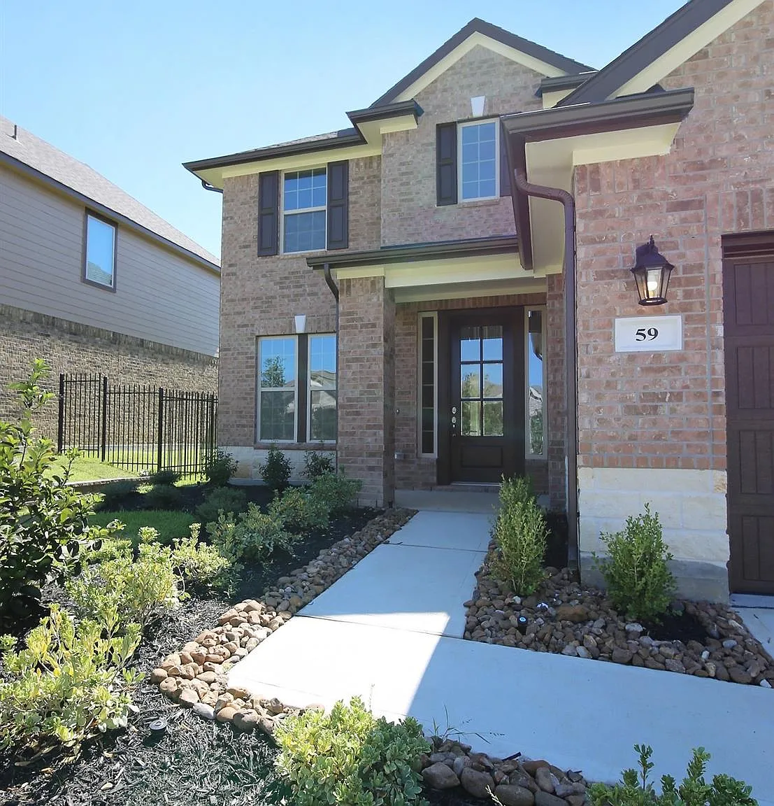 4 bed, 2.5 bath, 2648 sqft, $2,800 — Photo 3