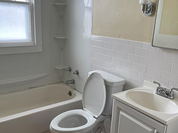 4th image of 1455 Sheridan Dr