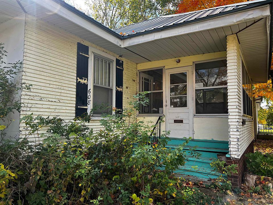 1st image of 608 8th Ave N