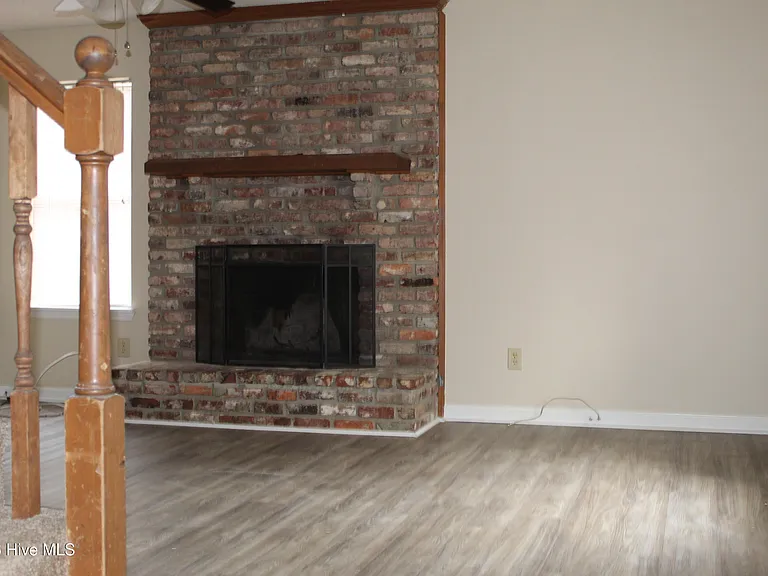 566 Fairfield Way — Photo 5