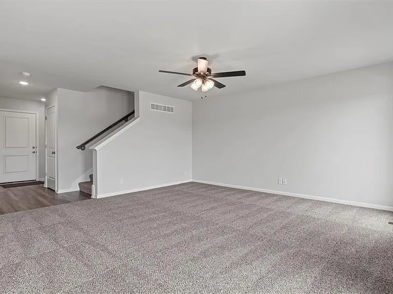 740 Connor St — Photo 17