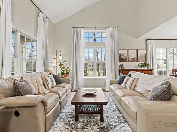 4th image of 686 Seybrooke Ln