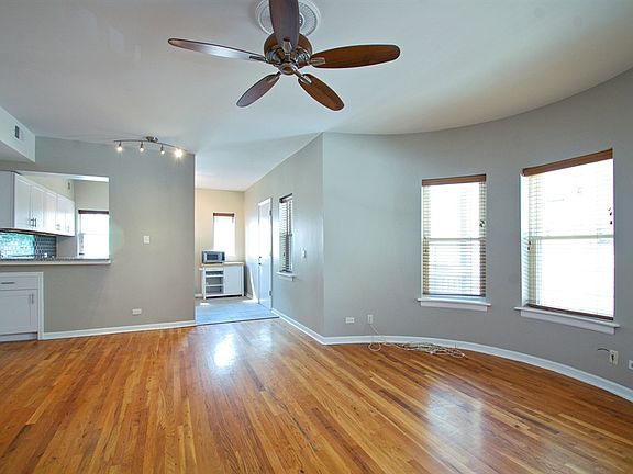 3rd image of 4748 N Kenmore Ave #3N
