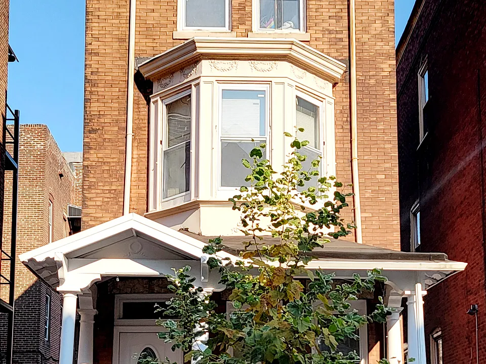 215 Buckingham Pl #2F