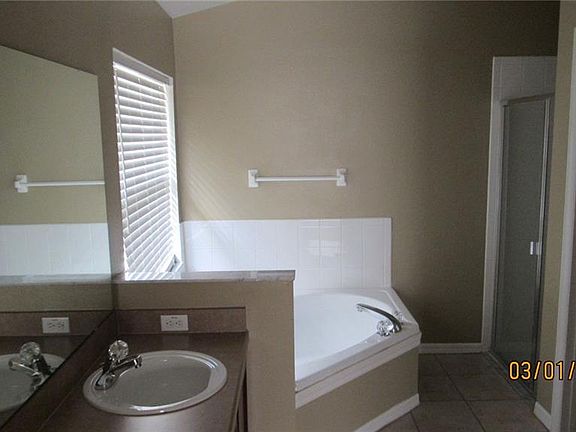 3rd image of 185 Thornbury Dr