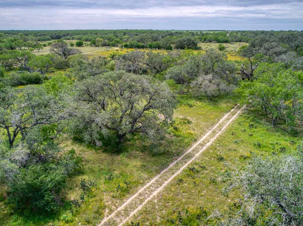 1655 IUKA RD, Poteet, TX 78065