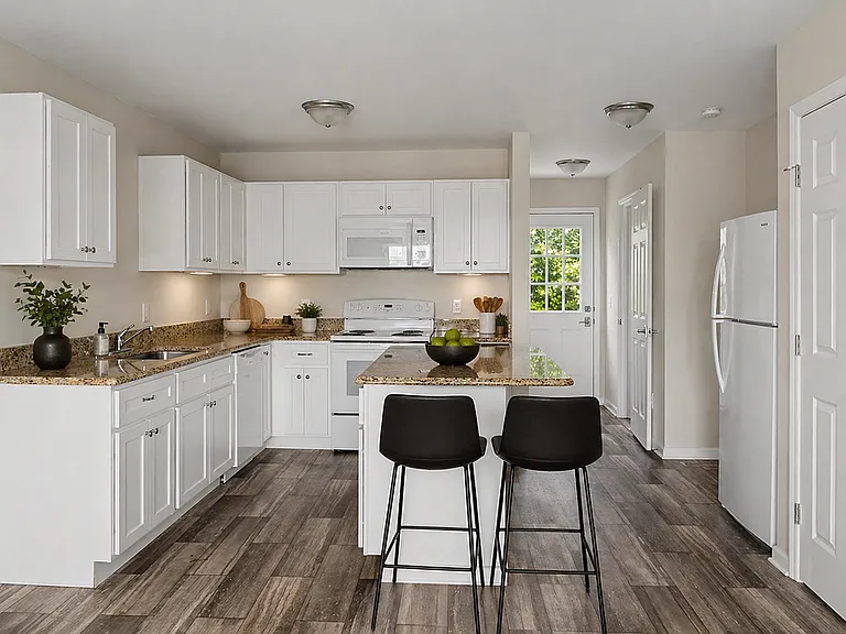 907 Freeman St — Photo 1