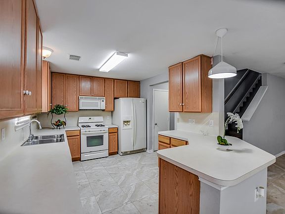 3rd image of 18111 Misty Jade Ln