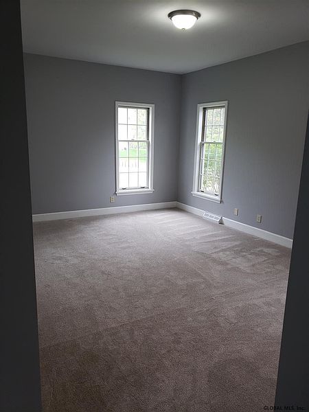 4th image of 36 COBBLE HILL Road
