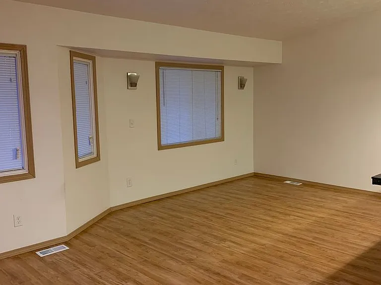 7621 Snow View Dr — Photo 2