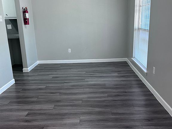 3rd image of 1609 W McIntyre St APT 6